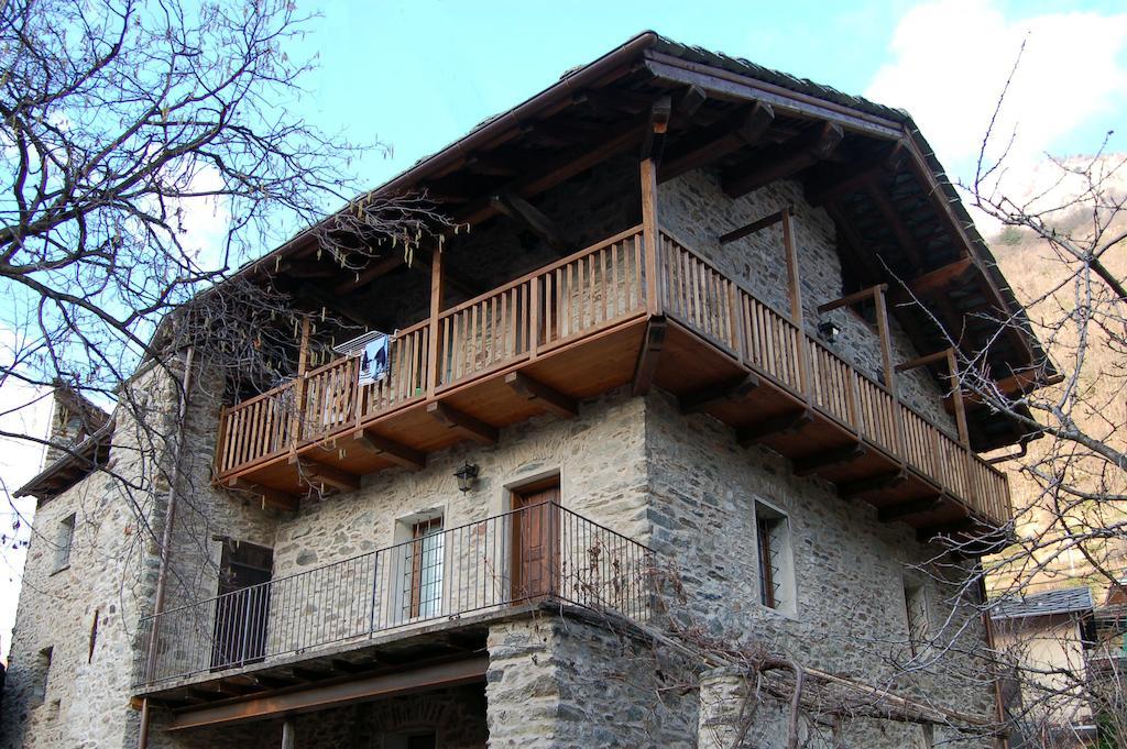 Il Nocciolo Bed & Breakfast Бард Екстериор снимка