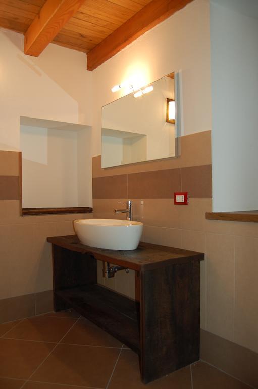 Il Nocciolo Bed & Breakfast Бард Екстериор снимка