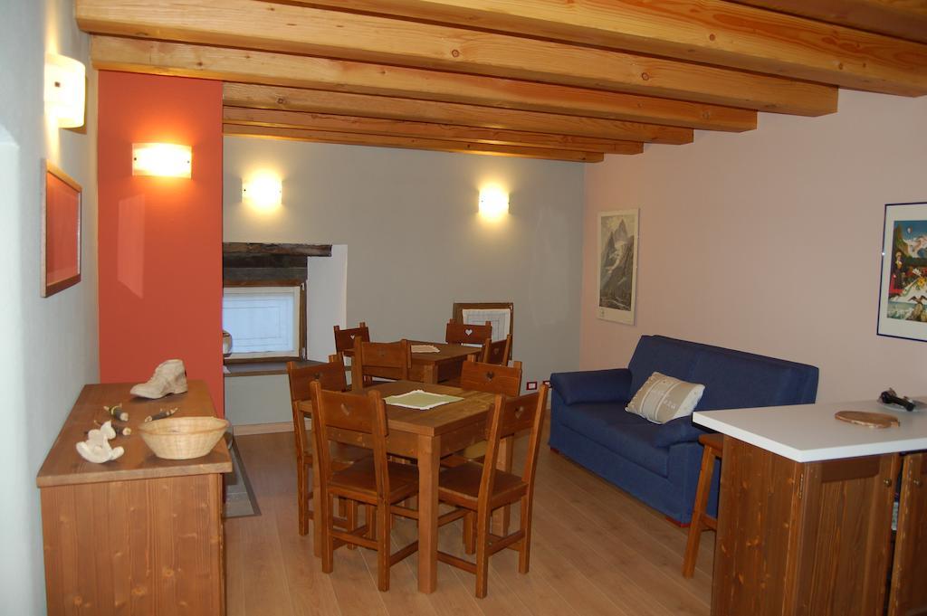 Il Nocciolo Bed & Breakfast Бард Екстериор снимка